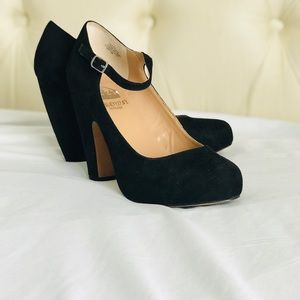 Crown vintage ankle strap pumps